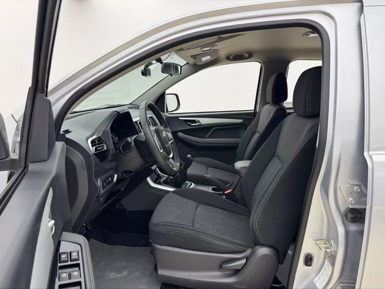 2023 Isuzu Ruimai 2.4T Pickup Truck – Powerful & Practical