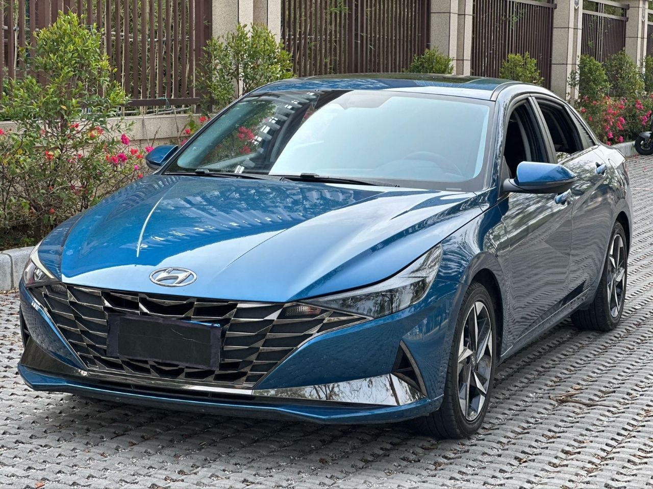 2021 Hyundai Elantra 1.5L Automatic – Panoramic Sunroof