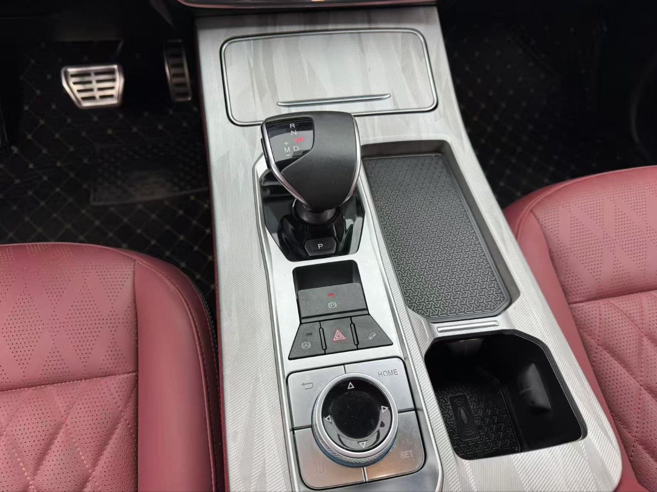 2024 Jetour X70 PLUS 1.5T Automatic SUV – Panoramic Sunroof